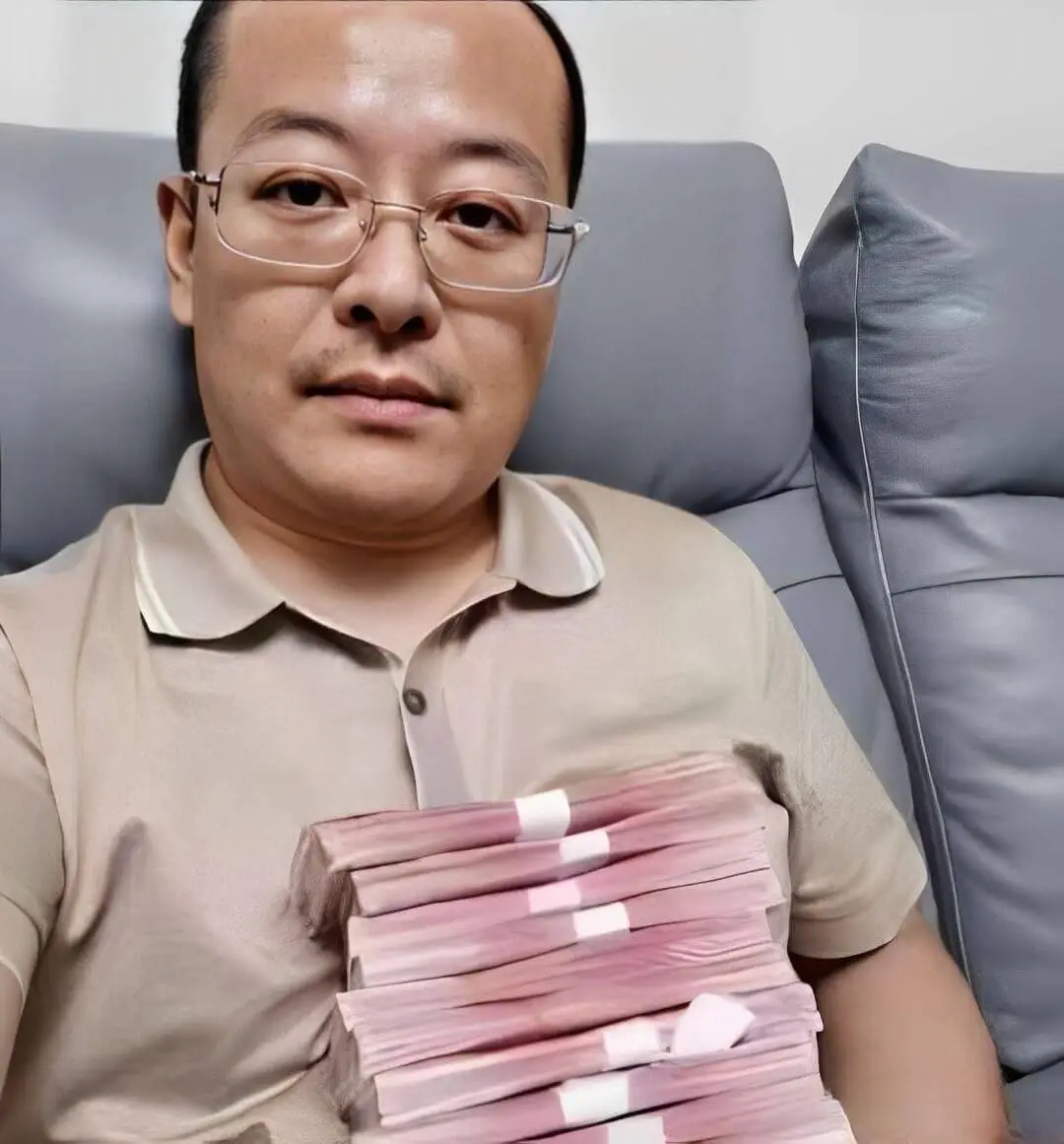 各位客观评价一下我的长相，不玻璃心