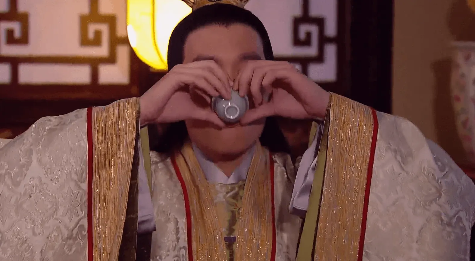 为什么男的要比心？