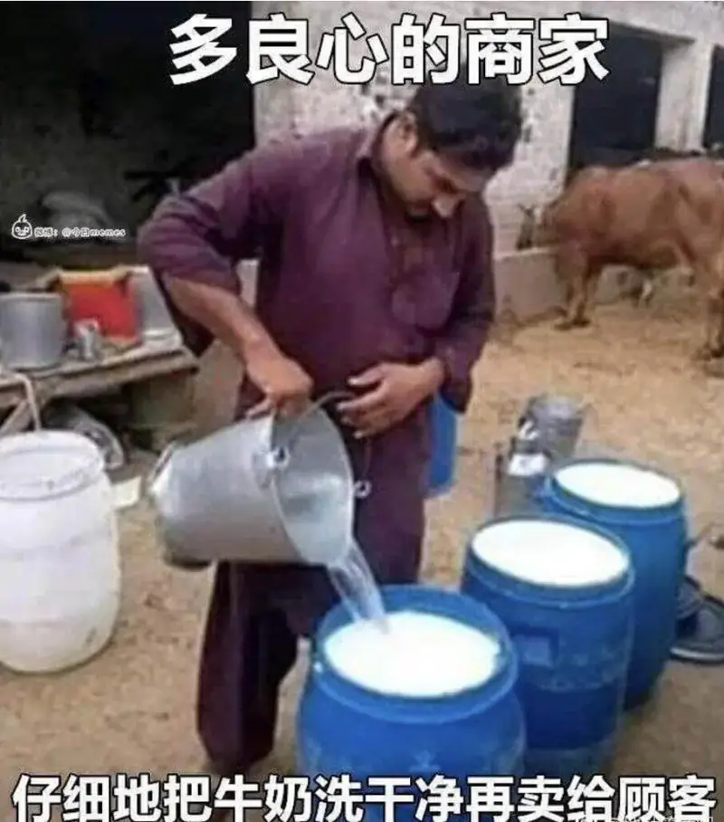 多良心的商家仔细地把牛奶更卖给顾客