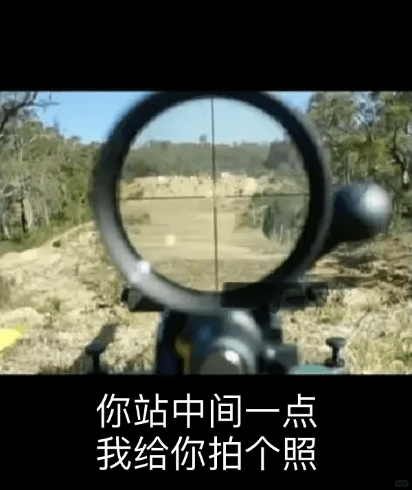 你站中间一点，我给你拍个照。