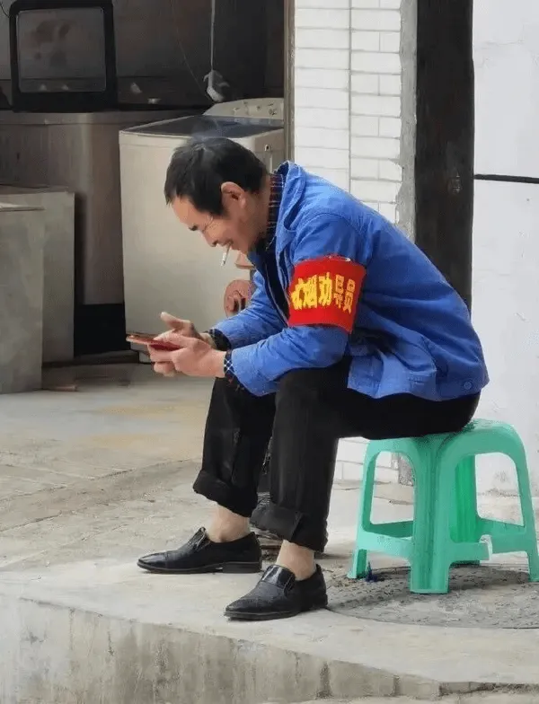 衣烟动导员