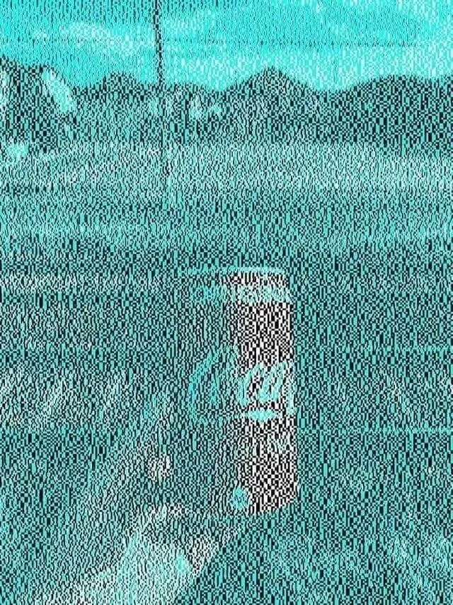 其实画面没有红色，居然是黑色！！！