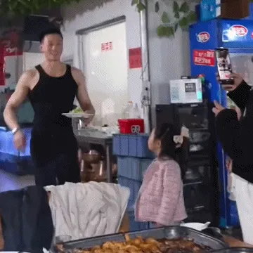 女孩长大后:我至今都不明白他为什么要撕衣服