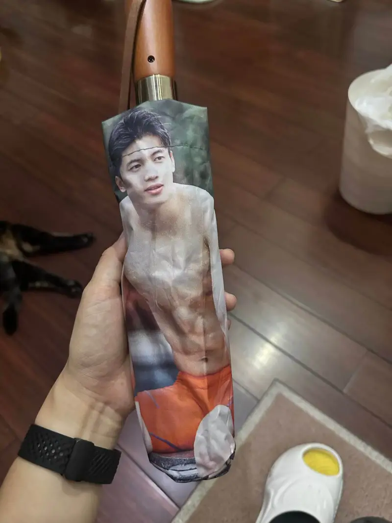 伞装男朋友🤣😂