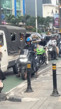 那一夜，自行车伤害了摩托车