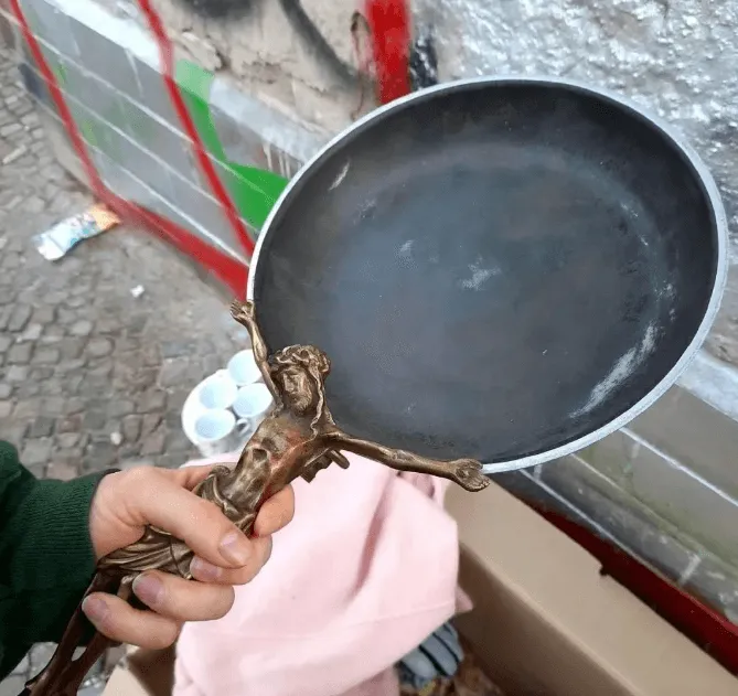 做饭时不要把口水笑的掉进锅里好吗？