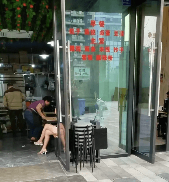 早餐：卤饺卤蛋豆浆主营：炖菜面条餐饭米线抄手套餐辣粉招聘：服