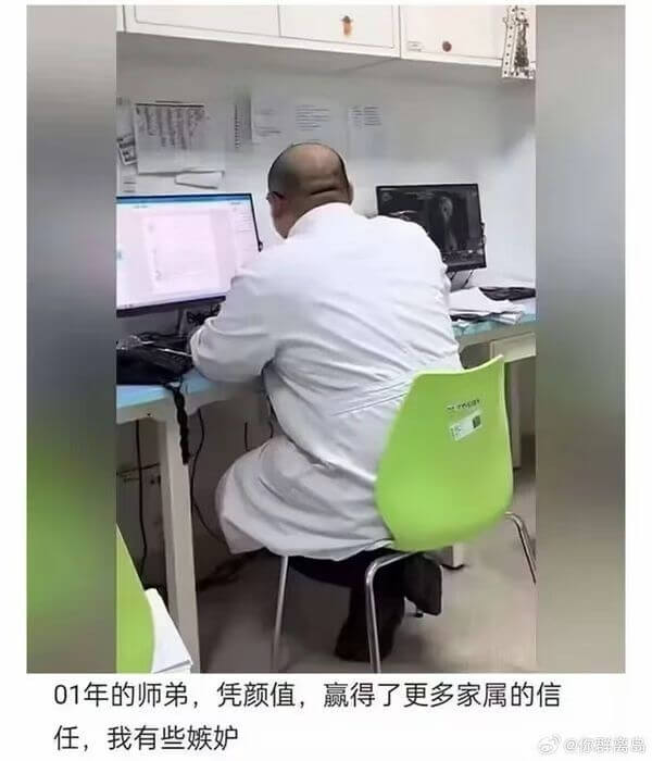 01年的师弟，凭颜值，赢得了更多家属的信任，我有些嫉妒。@你