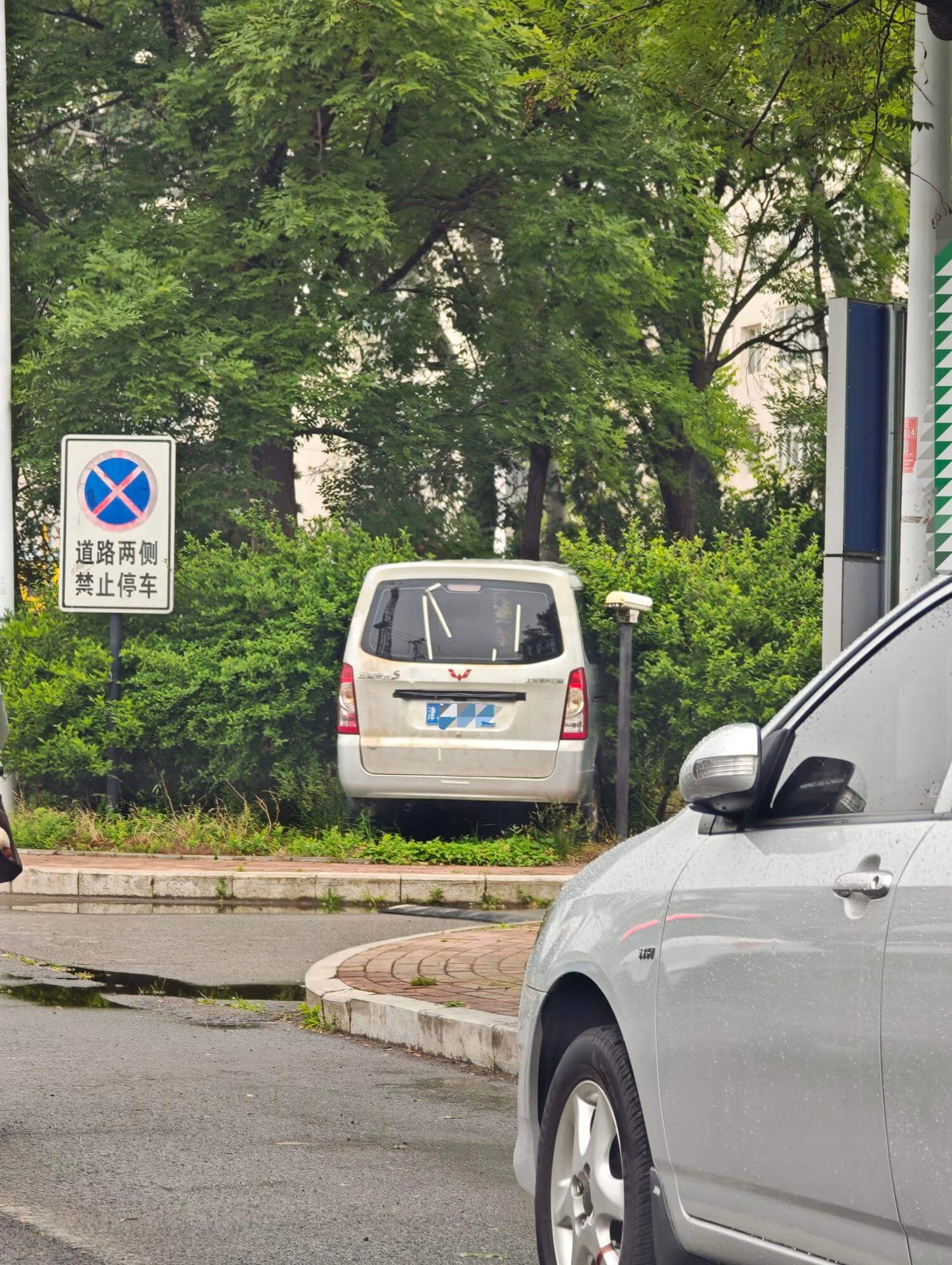 道路两侧禁止停车