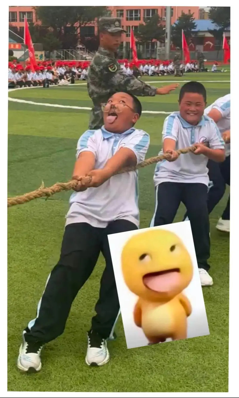 眼镜要掉了企图用舌头接住对面想不笑都难啊🤦🏻♀️
