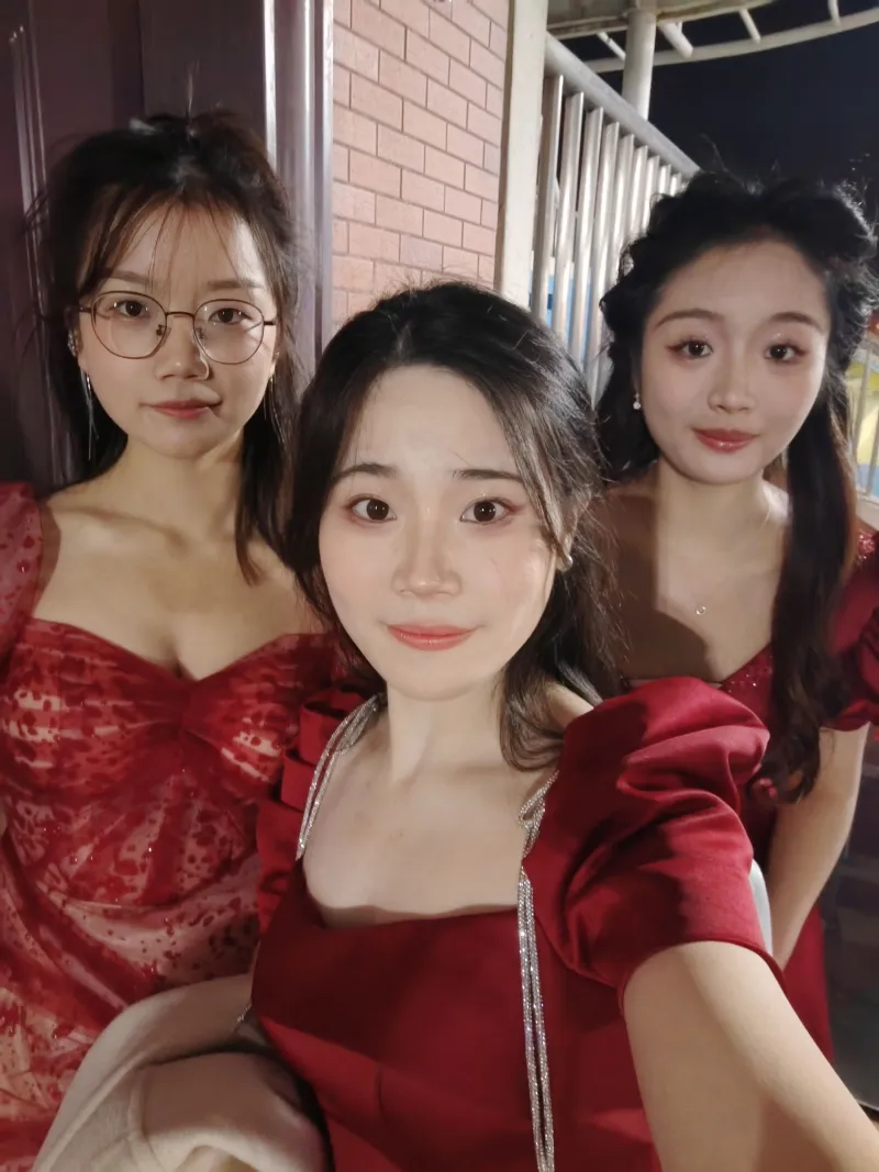 我一个，我爸爸的儿子一个，我妈妈的儿子一个。